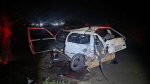 Criança de 3 anos morre e 4 pessoas ficam feridas em colisão entre carro e bitrem de cana em Pompéia
