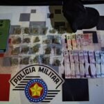 Polícia prende homem por tráfico de drogas no campo do 15 de Novembro na Vila Madre Carmem em Santa Cruz