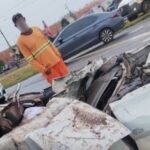 Homem morre após carro bater na traseira de ônibus escolar em rodovia de Jaú